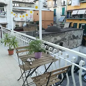 https://dint-e-viche-e-napule-guest-house.hotels-amalfi.com