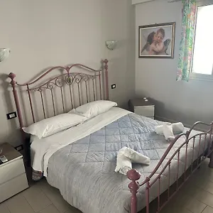 https://flat-taormina-center-salita-celestino-penna-6.sicilyhotelsitaly.net